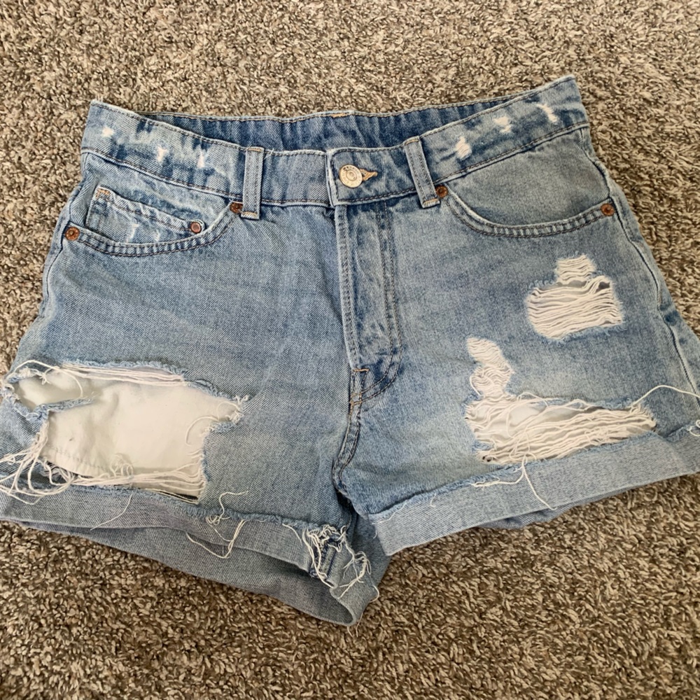 H&M Light blue boyfriend jean shorts with holes. Women’s size 2